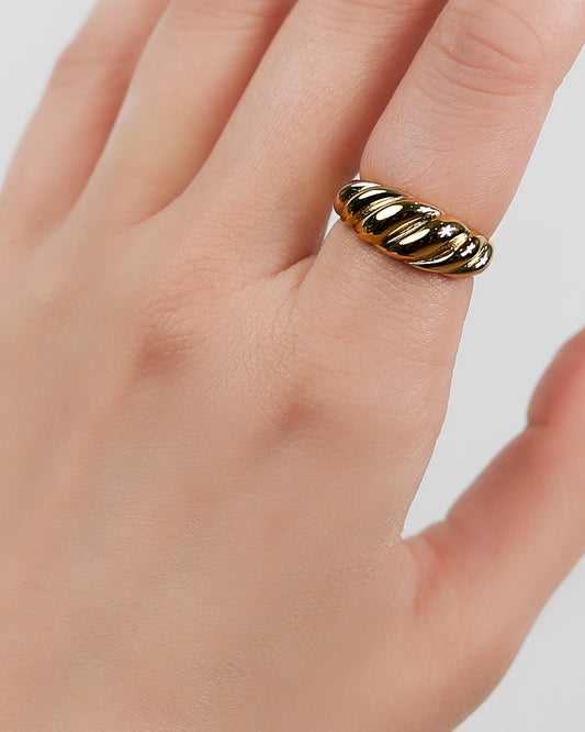 Le Croissant Ring (Gold)