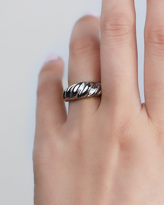Le Croissant Ring (Silver)